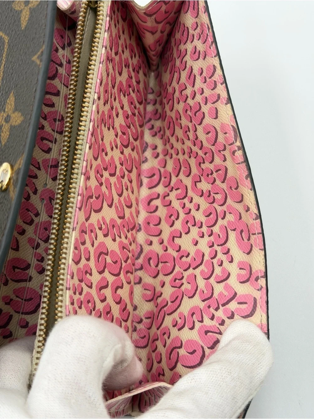 LV Limited Edit Sarah Sprouse x Monogram Wallet w/Pink Leopard Interior Full Set - Picture 6 of 16